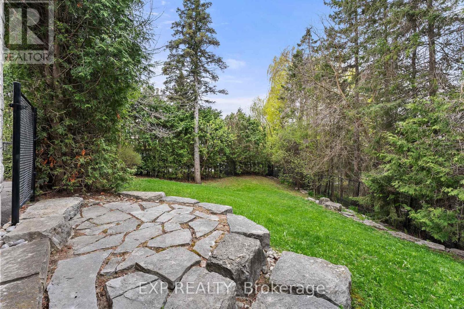 112 Tyler Street, Aurora, Ontario  L4G 2N3 - Photo 3 - N12201458