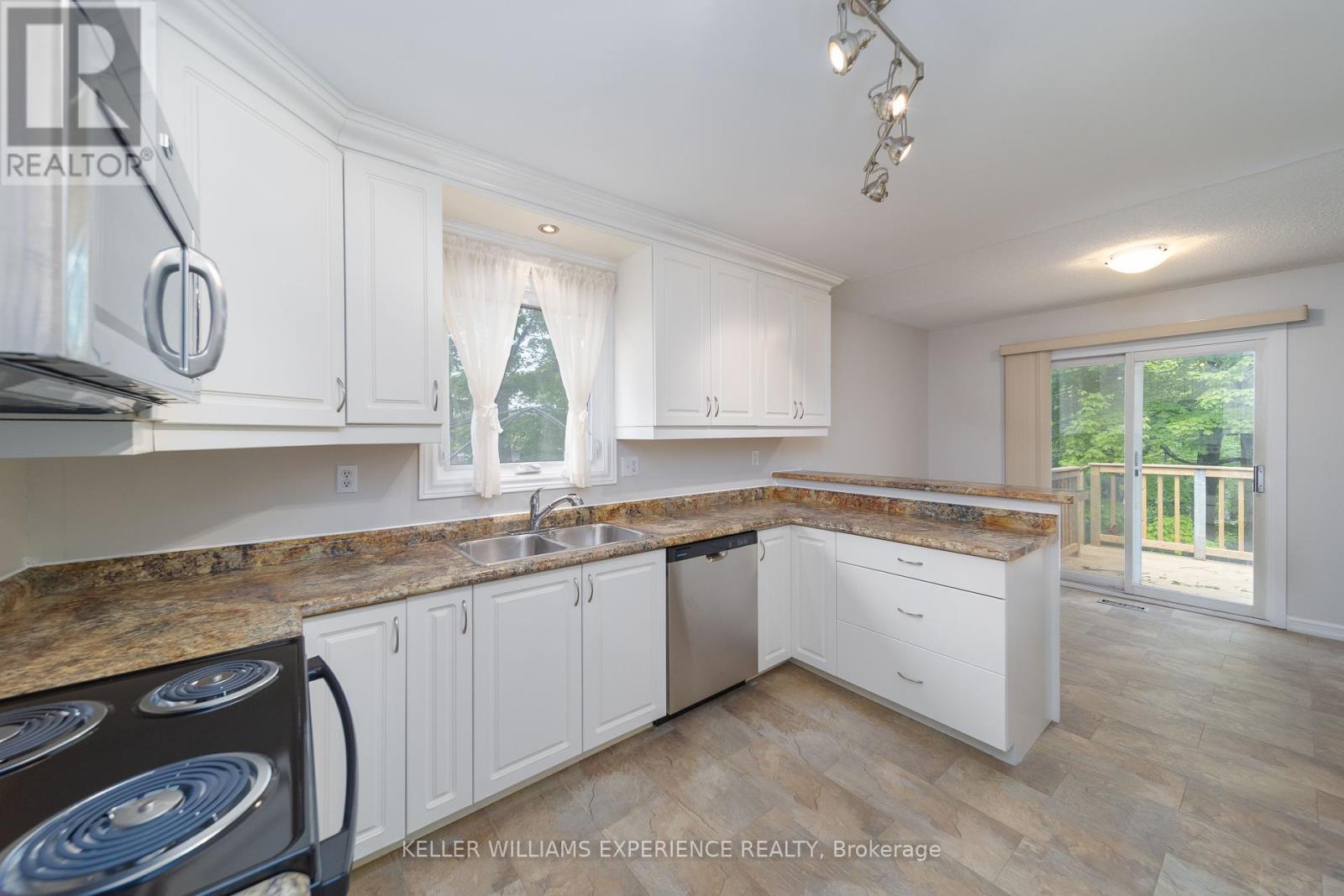 14 Ashdale Court, Barrie, Ontario  L4M 5B5 - Photo 10 - S12201483