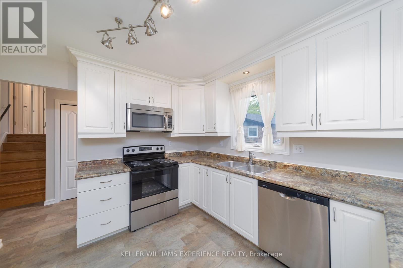 14 Ashdale Court, Barrie, Ontario  L4M 5B5 - Photo 11 - S12201483