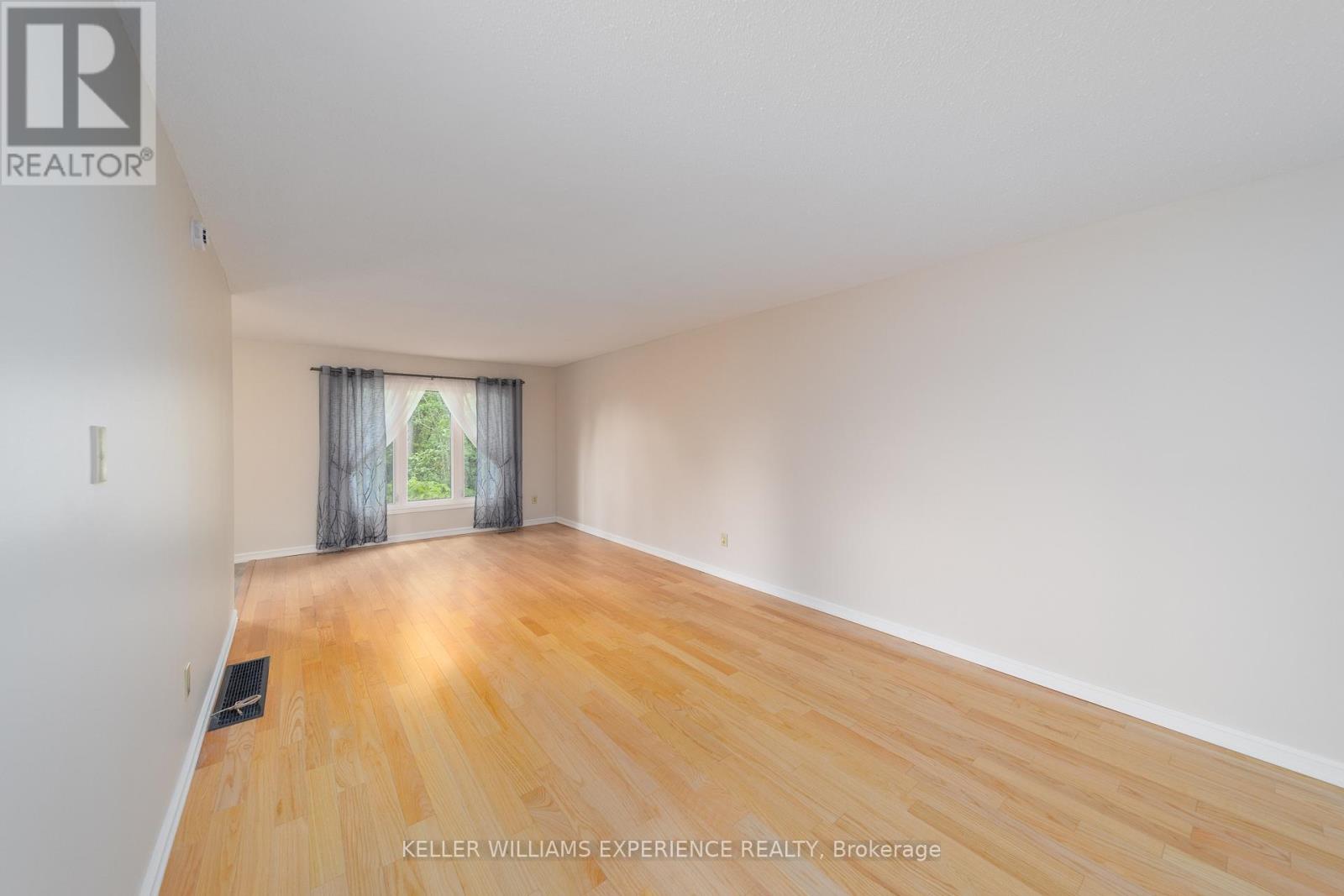 14 Ashdale Court, Barrie, Ontario  L4M 5B5 - Photo 4 - S12201483