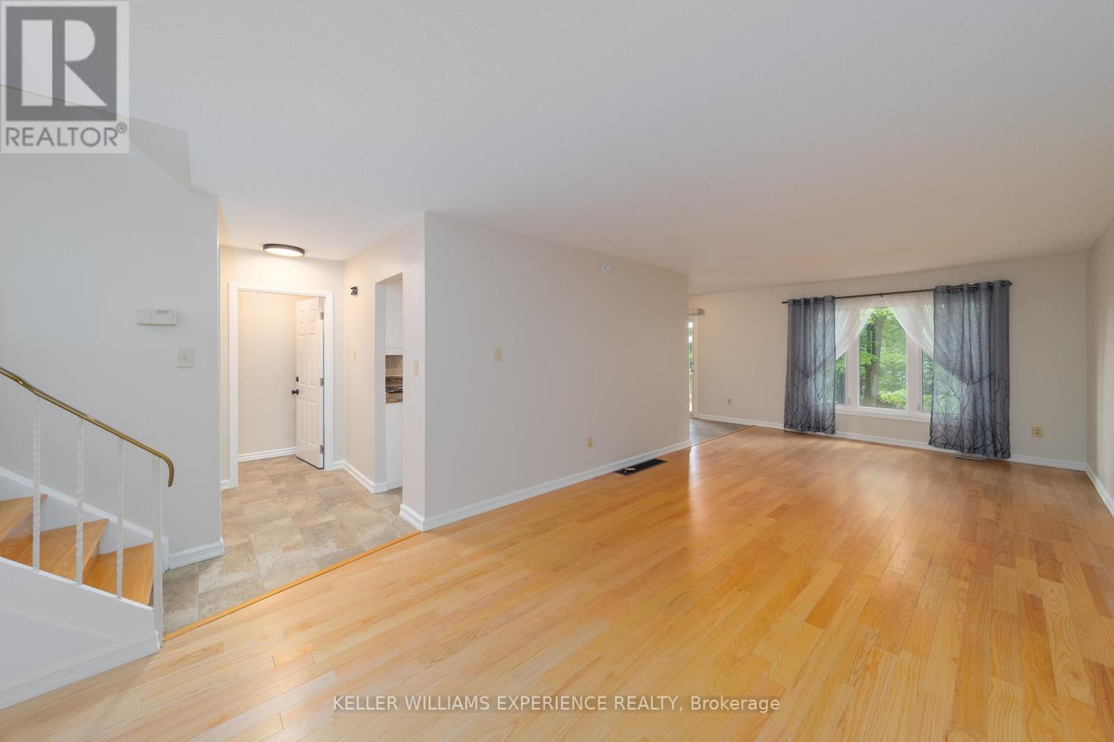 14 Ashdale Court, Barrie, Ontario  L4M 5B5 - Photo 5 - S12201483
