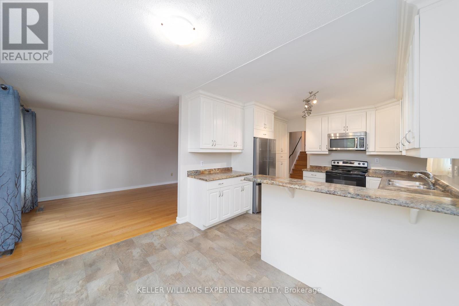 14 Ashdale Court, Barrie, Ontario  L4M 5B5 - Photo 9 - S12201483