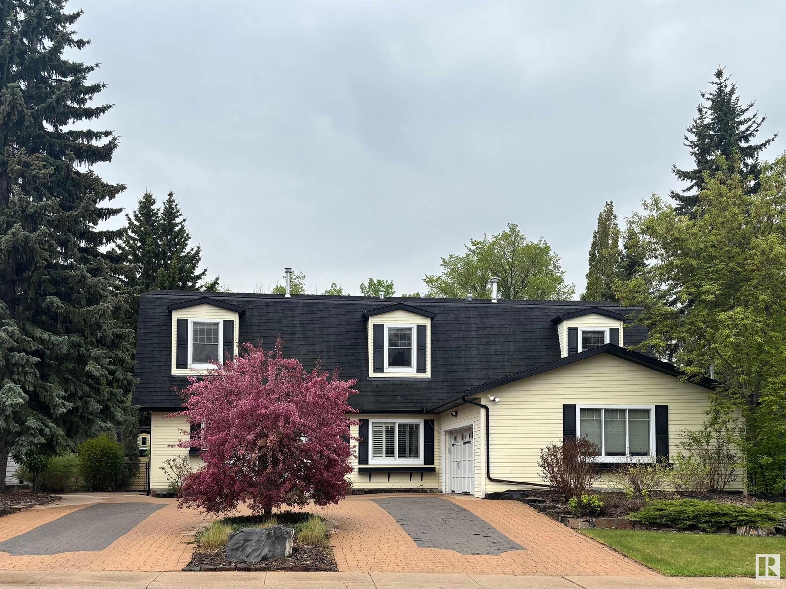 Property at 63 Fairway DR NW image 2