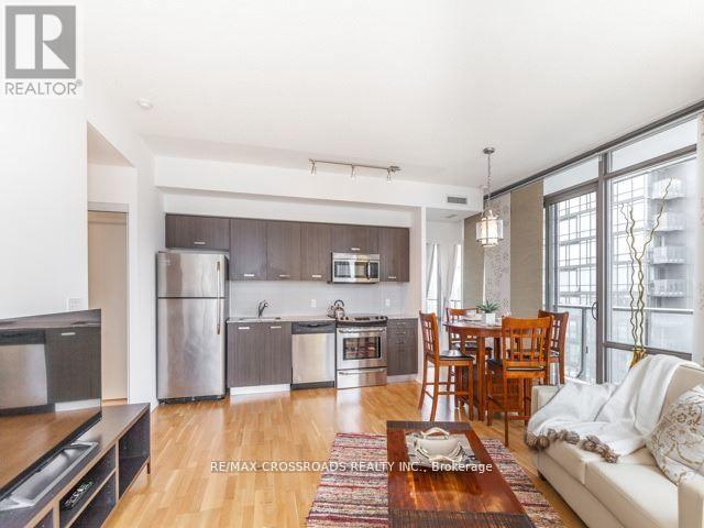 1908 - 832 Bay Street, Toronto (Bay Street Corridor), Ontario  M5S 1Z6 - Photo 7 - C12179974