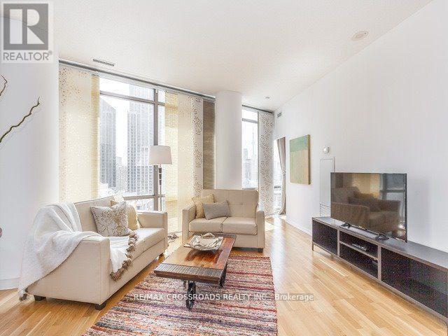 1908 - 832 Bay Street, Toronto (Bay Street Corridor), Ontario  M5S 1Z6 - Photo 5 - C12179974
