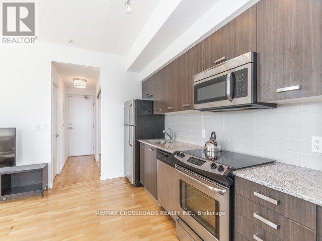 1908 - 832 Bay Street, Toronto (Bay Street Corridor), Ontario  M5S 1Z6 - Photo 11 - C12179974