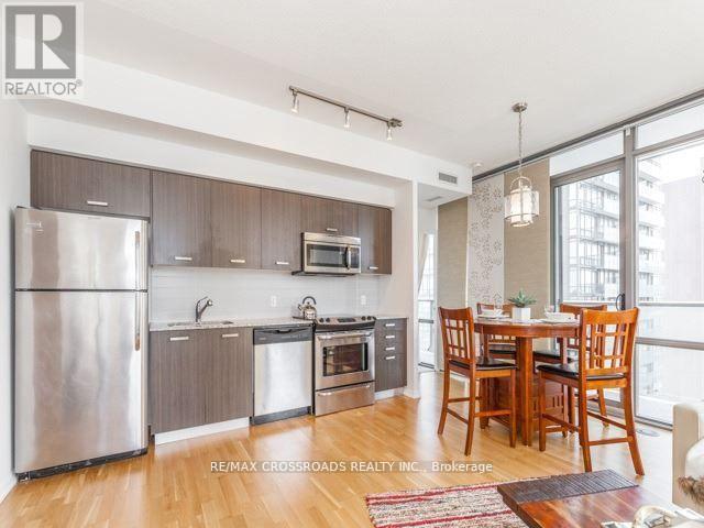 1908 - 832 Bay Street, Toronto (Bay Street Corridor), Ontario  M5S 1Z6 - Photo 9 - C12179974
