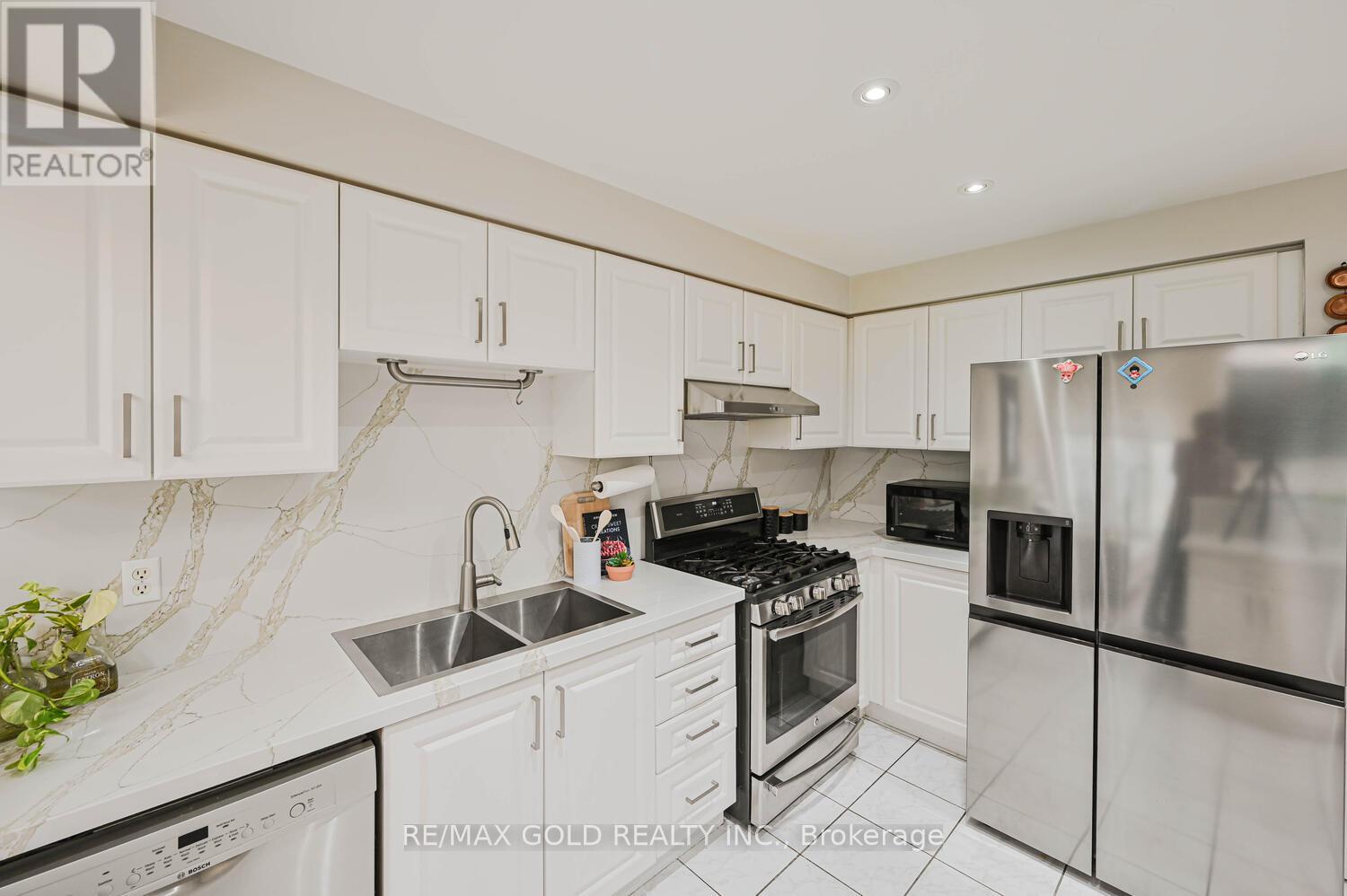 44 Ribbon Drive, Brampton, Ontario  L6R 2C5 - Photo 15 - W12200508