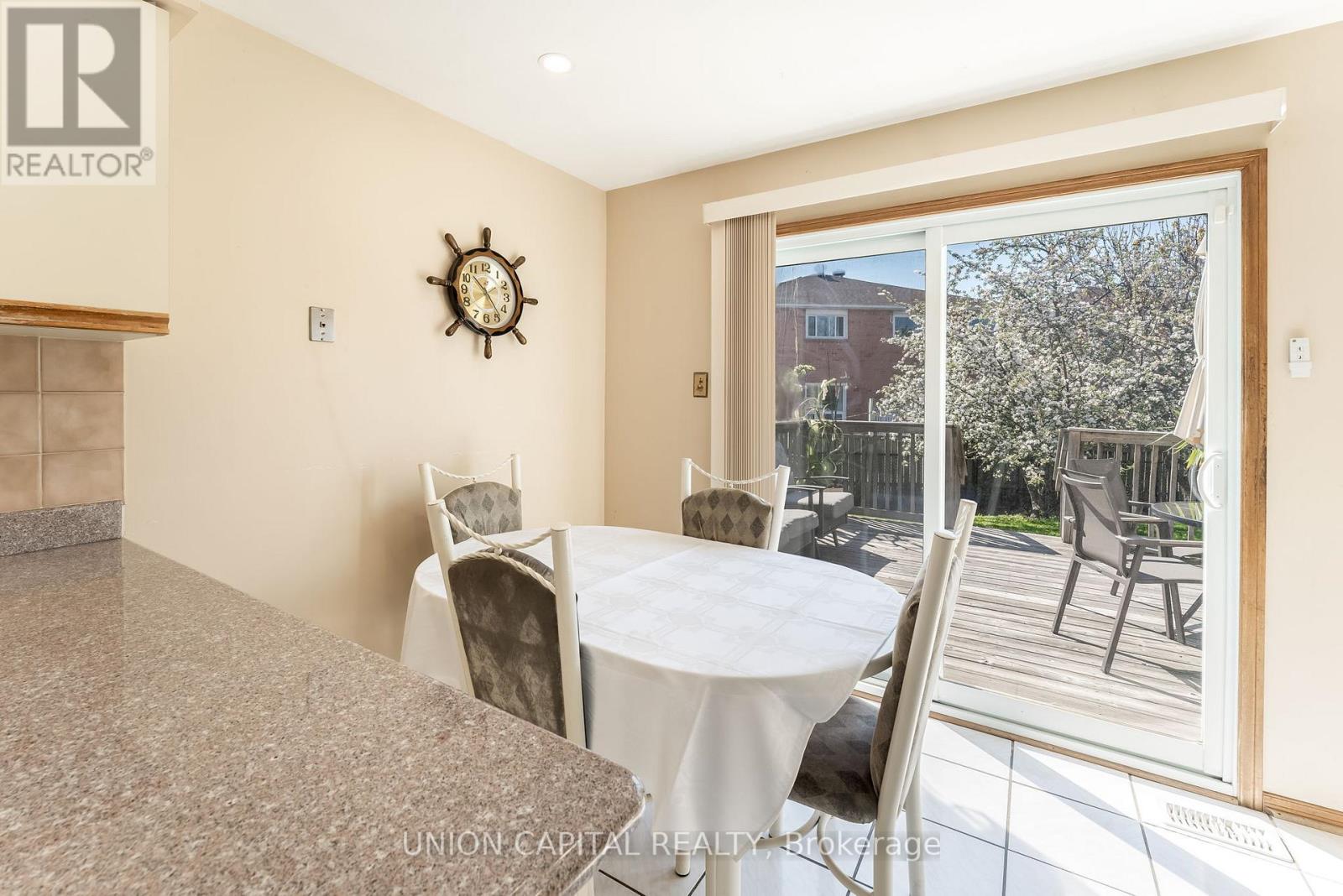 14 Rodwell Court, Brampton, Ontario  L6Y 4G7 - Photo 6 - W12200354