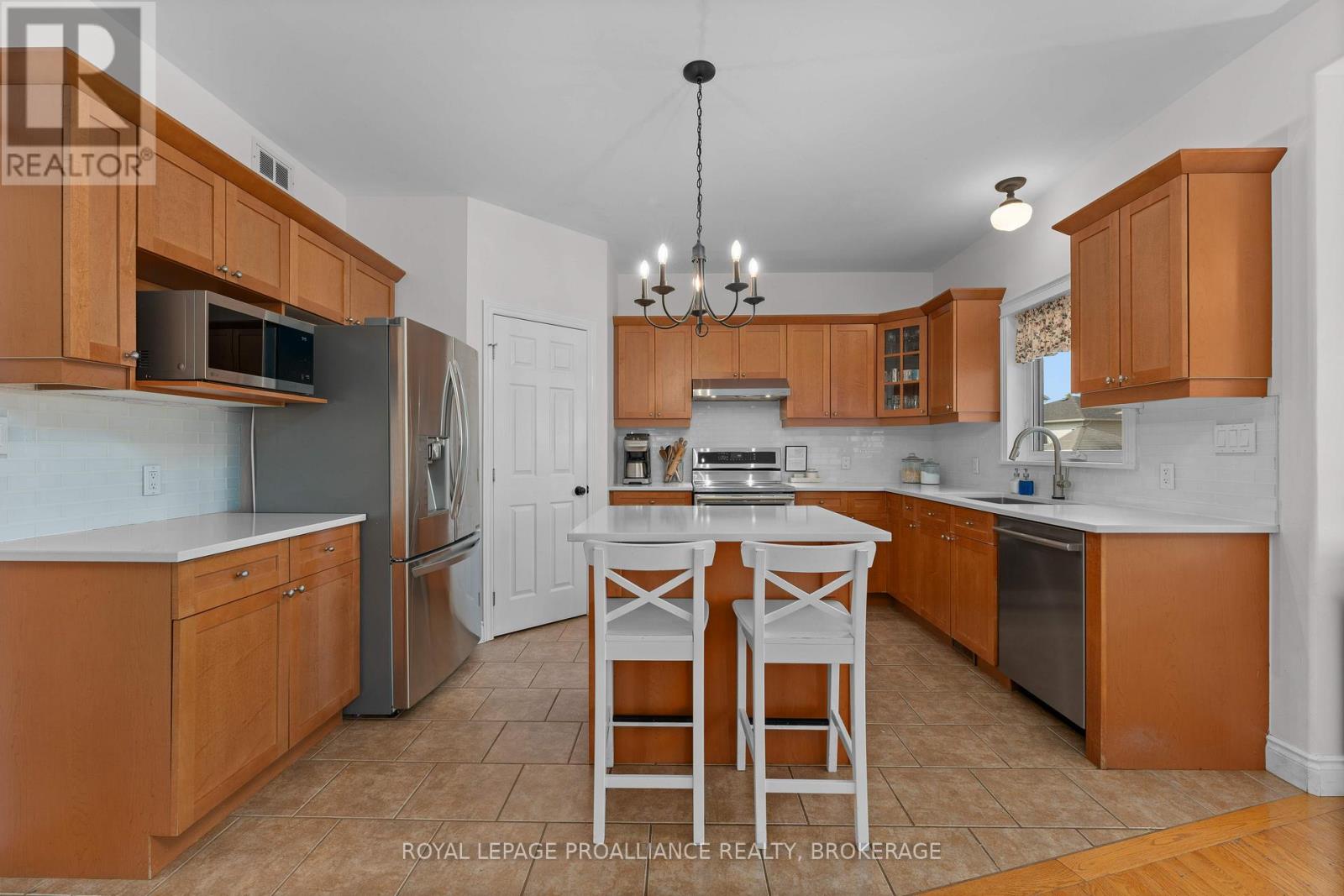 174 Speers Boulevard, Loyalist (Amherstview), Ontario  K7N 1Y7 - Photo 12 - X12201608