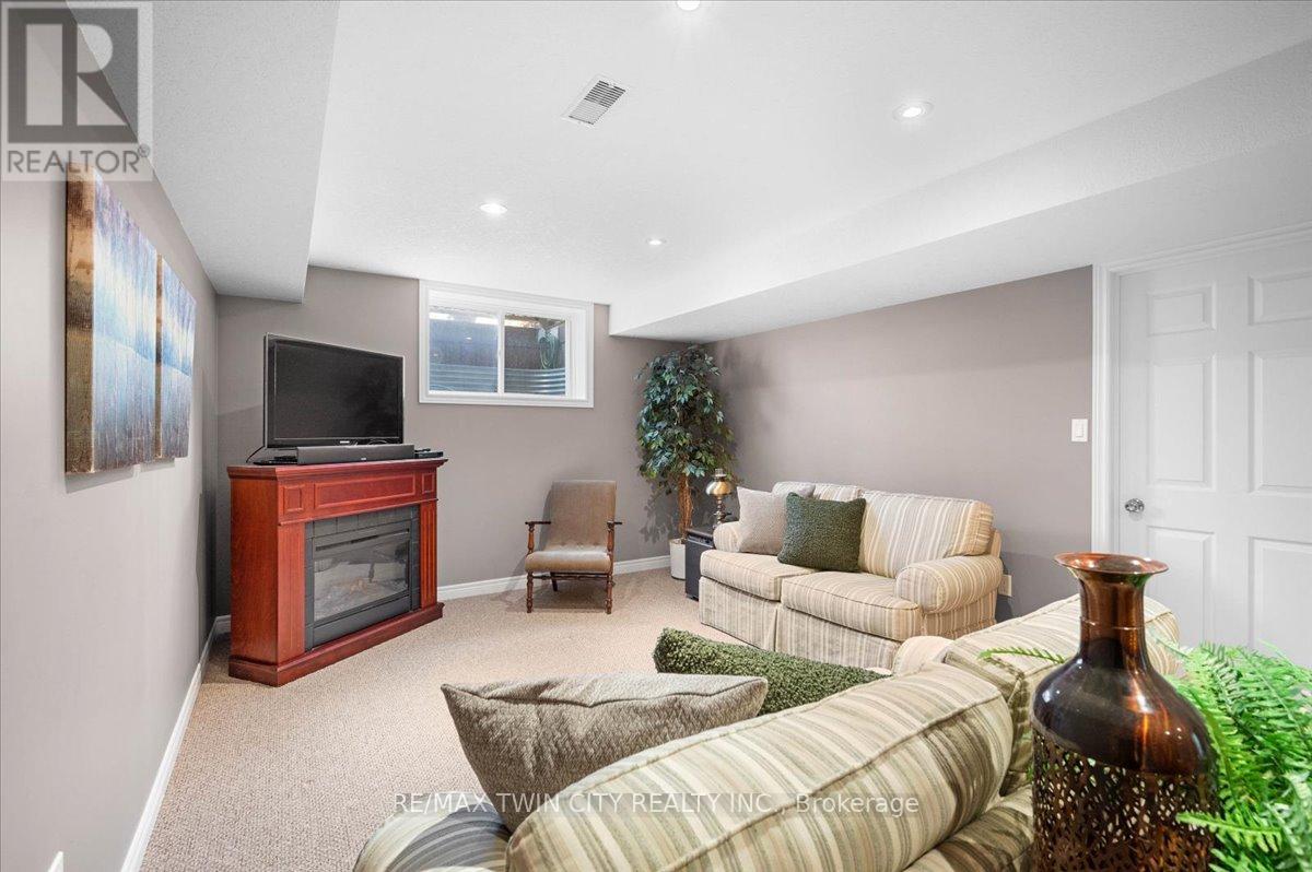 285 Doon South Drive, Kitchener, Ontario  N2P 2X1 - Photo 28 - X12201420