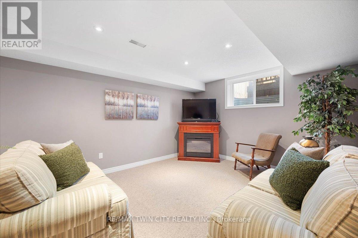 285 Doon South Drive, Kitchener, Ontario  N2P 2X1 - Photo 29 - X12201420