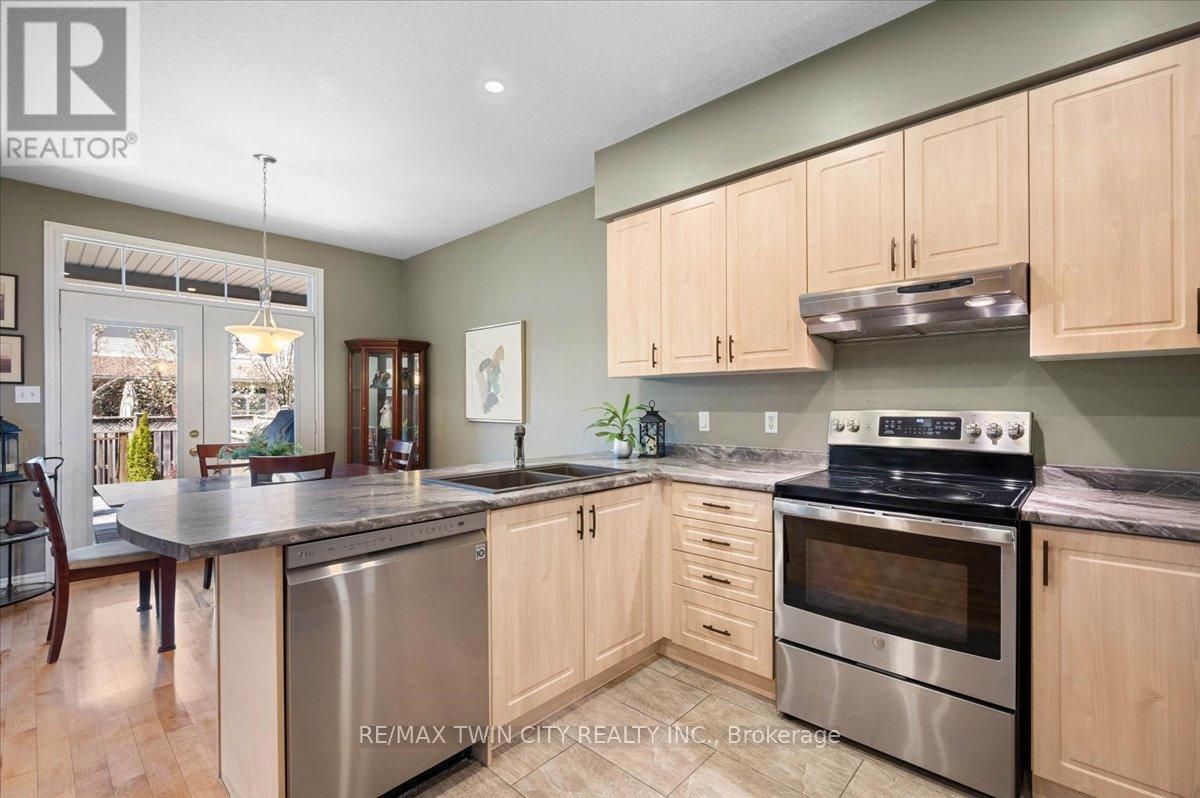 285 Doon South Drive, Kitchener, Ontario  N2P 2X1 - Photo 8 - X12201420