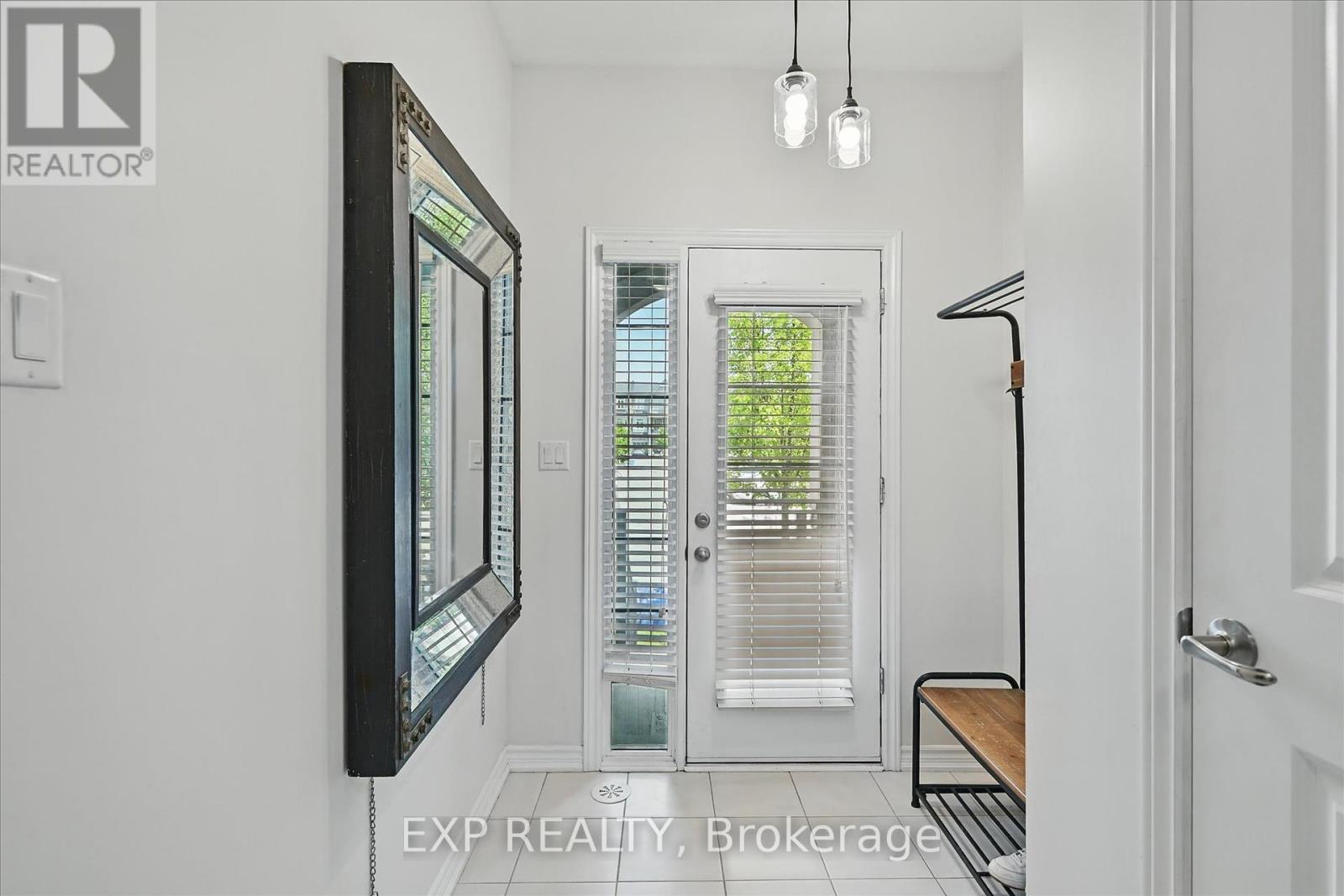 114 Borers Creek Circle, Hamilton, Ontario  L8B 1W3 - Photo 5 - X12201478