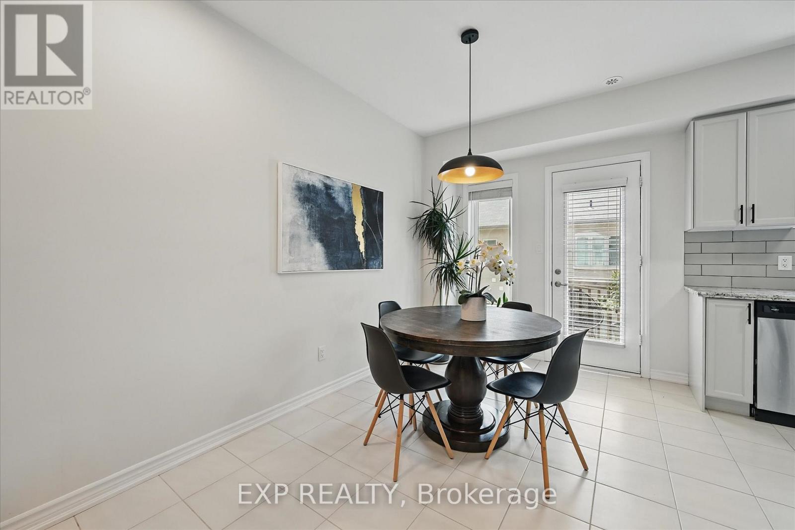 114 Borers Creek Circle, Hamilton, Ontario  L8B 1W3 - Photo 8 - X12201478