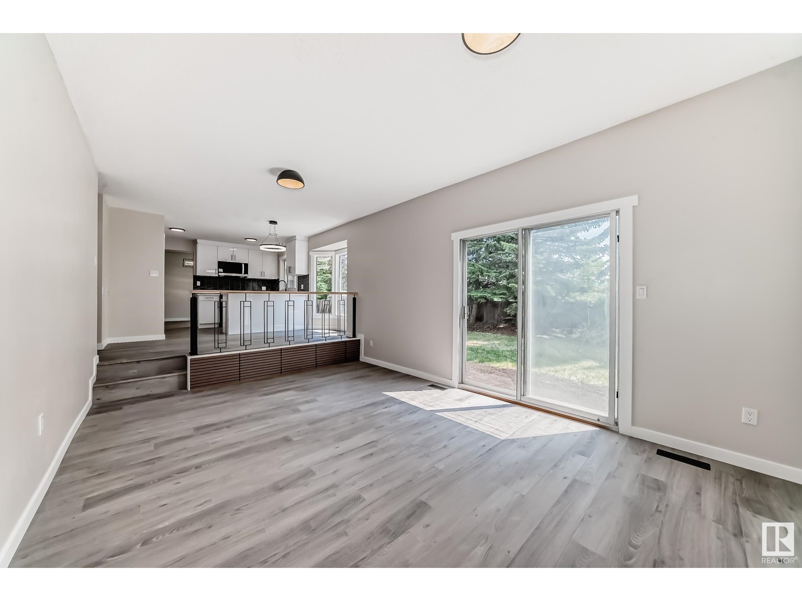 Property at 10423 35 AV NW image 2