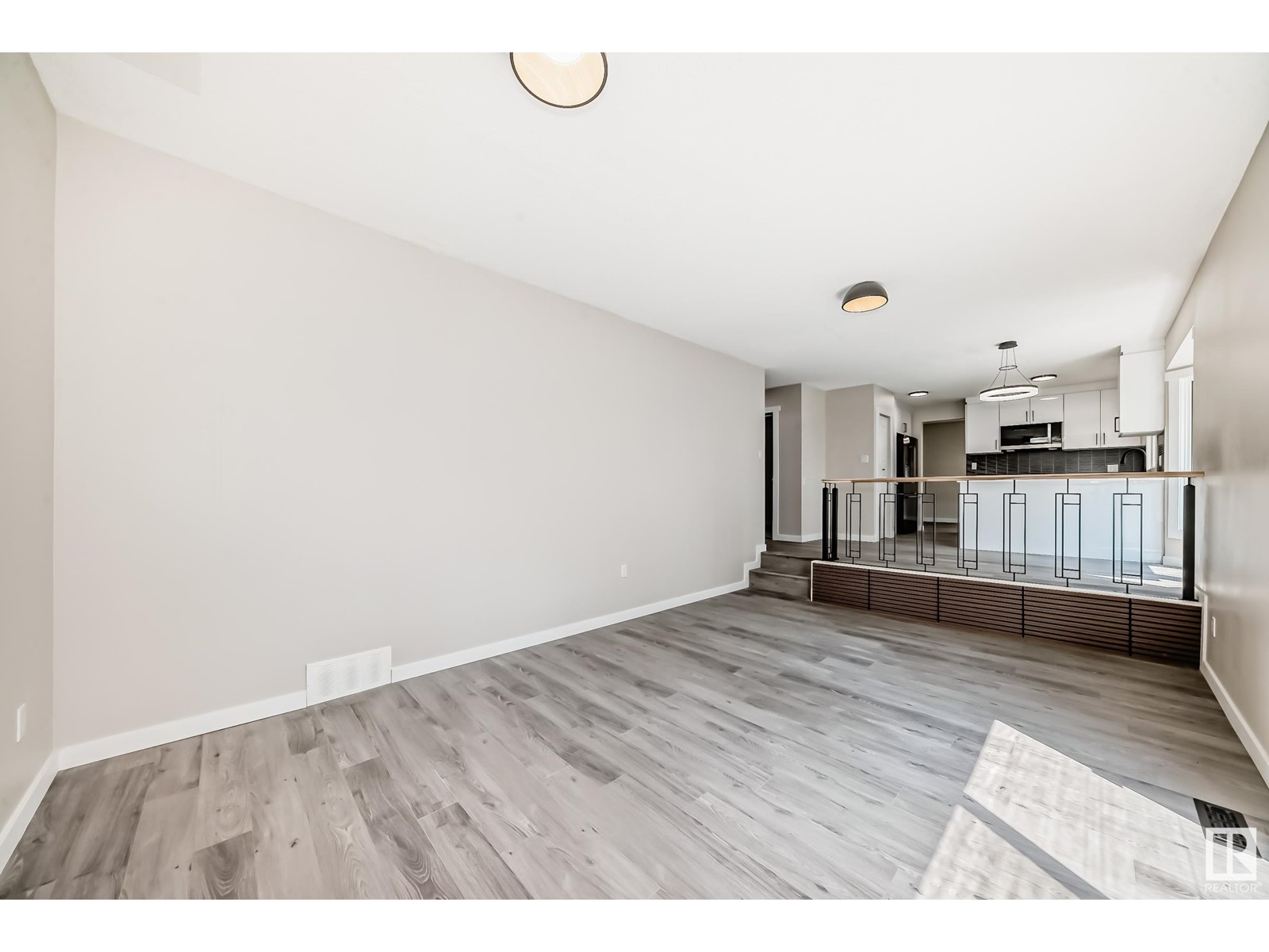 Property at 10423 35 AV NW image 3