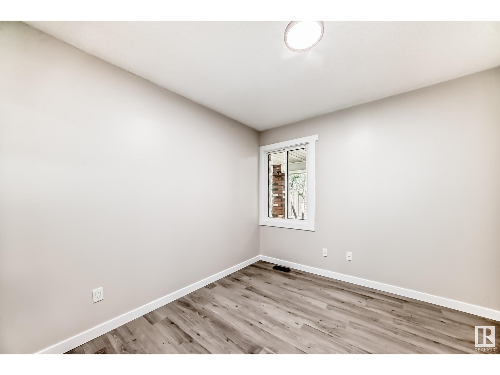 Property at 10423 35 AV NW image 5
