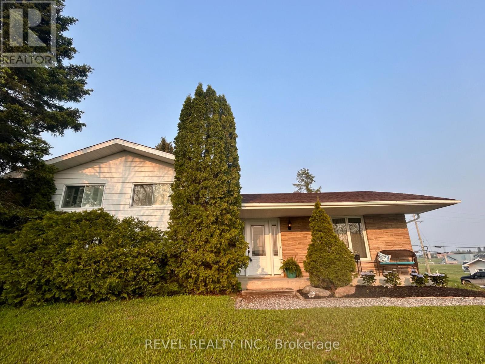 446 Eleventh Avenue, Cochrane, Ontario  P0L 1C0 - Photo 1 - T12201548