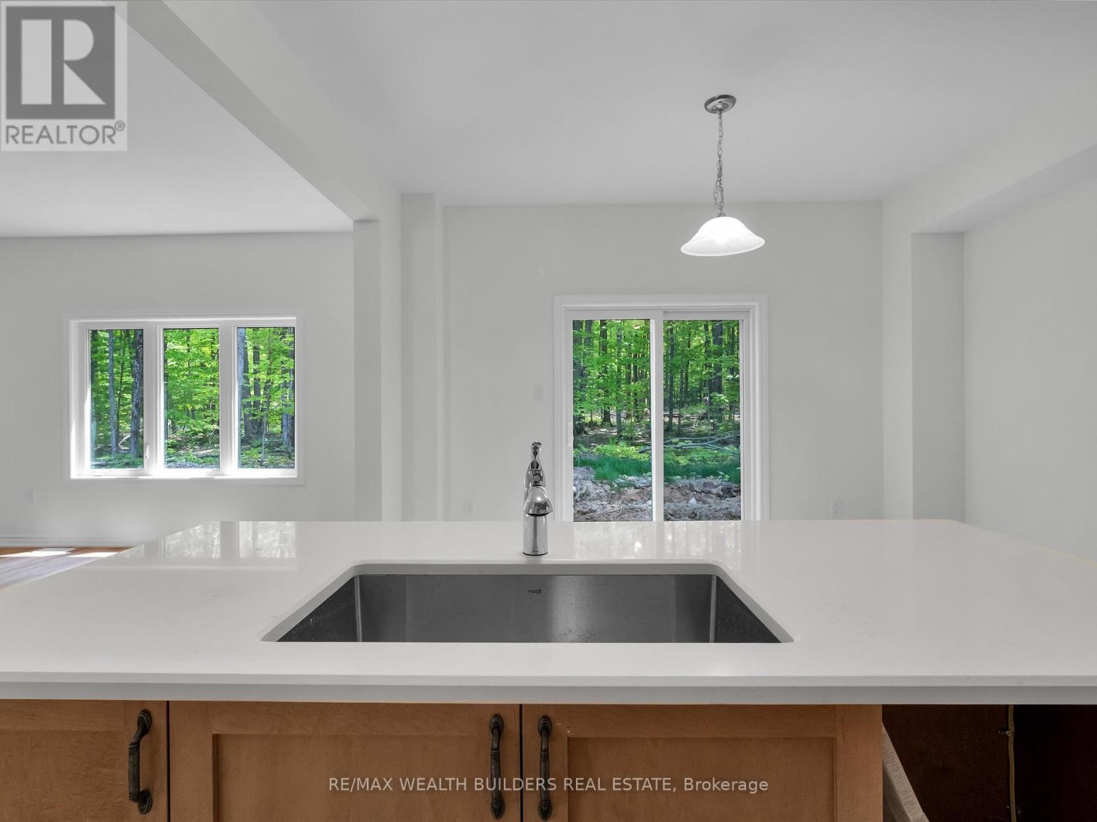 185 Mceachern Lane, Gravenhurst, Ontario  P1P 1A7 - Photo 12 - X12200228