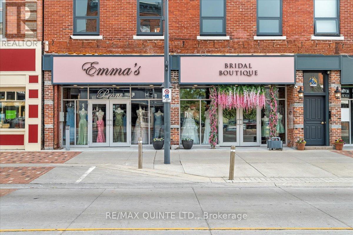 <div class="slider-price">$325,000</div><p>251 Front Street, Belleville, Ontario</p>