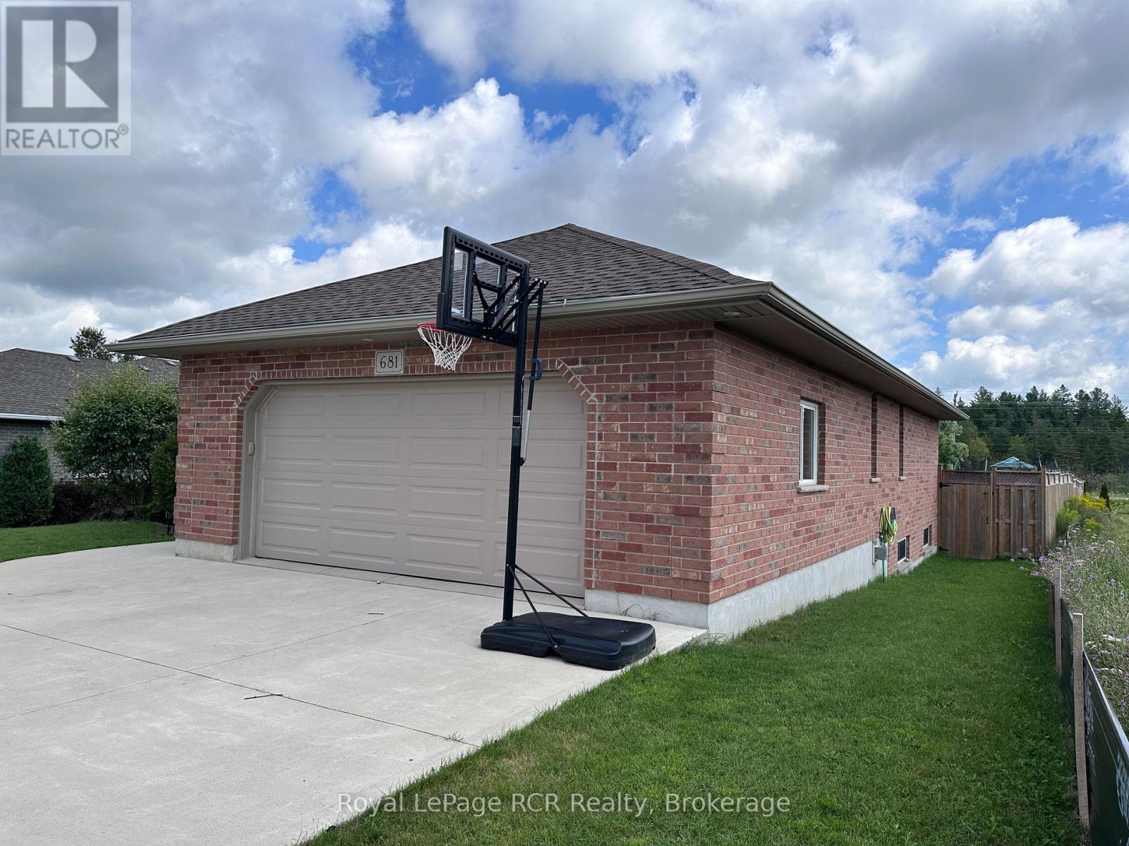 681 23rd Avenue, Hanover, Ontario  N4N 3X4 - Photo 2 - X12201717