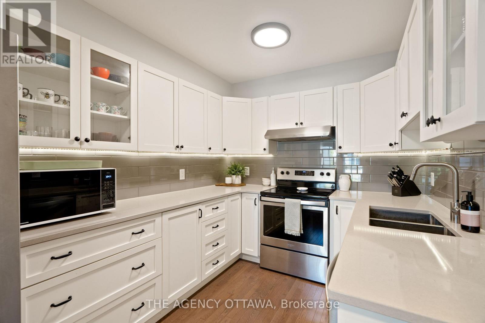 42 Kirkstone Private, Ottawa, Ontario  K2J 5E7 - Photo 4 - X12201622