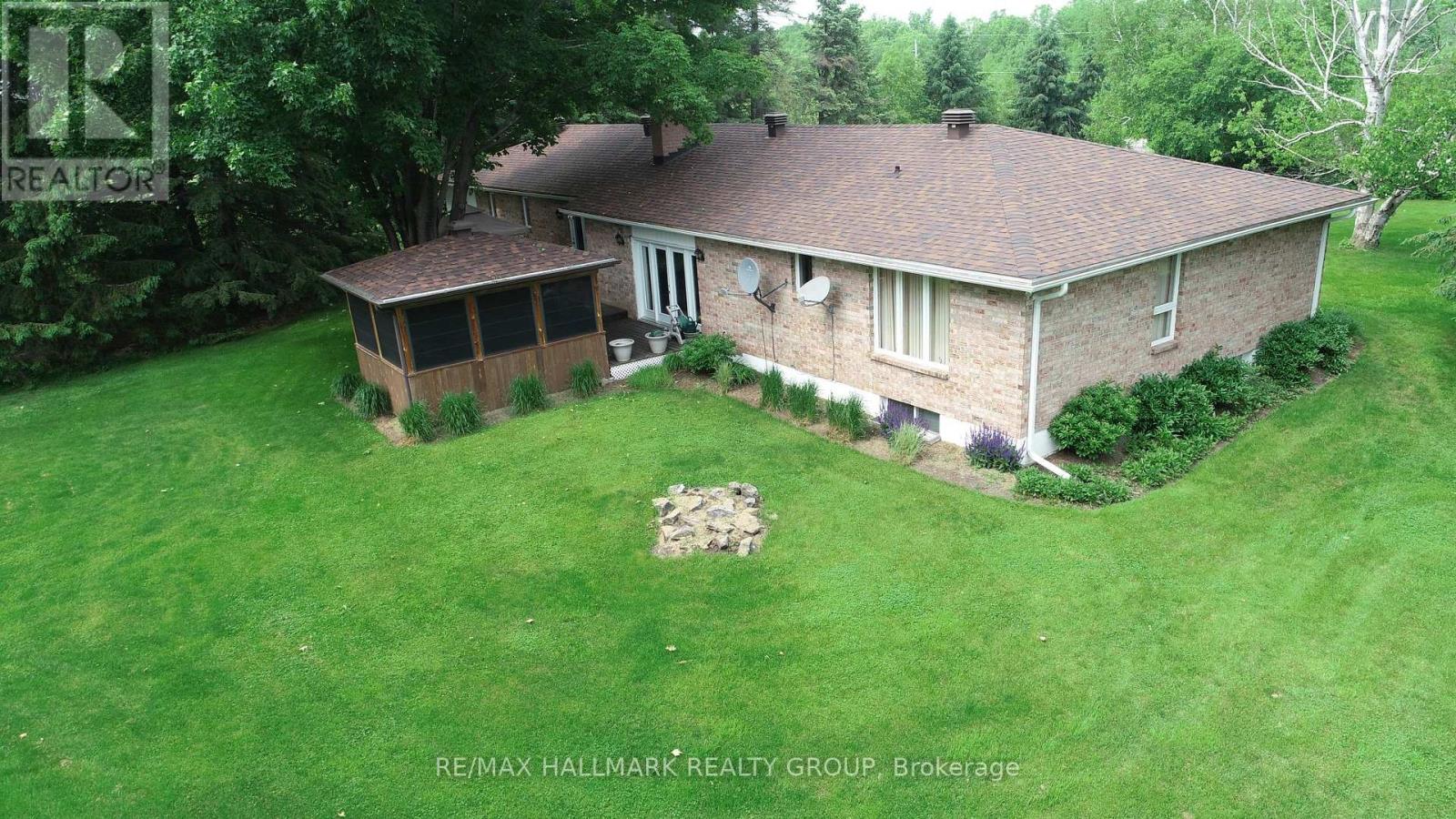 2215 Old Second Line Road, Ottawa, Ontario  K0A 1T0 - Photo 2 - X12201653