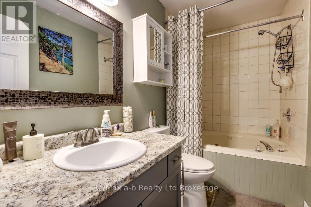 27 Amber Drive, Thames Centre, Ontario  N0L 1G1 - Photo 17 - X12134957