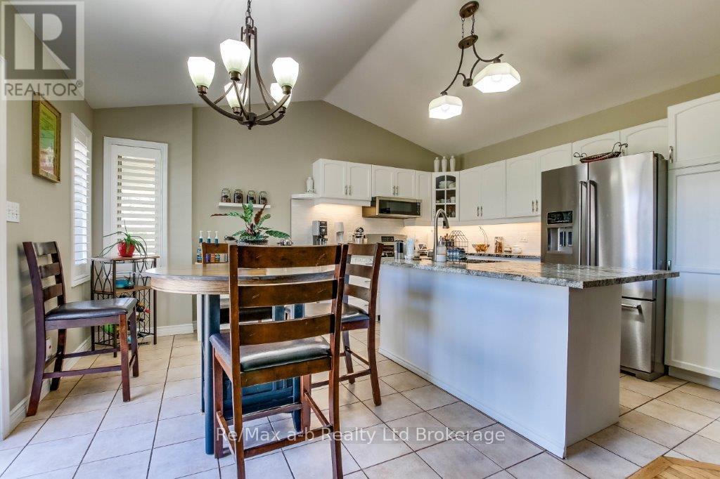 27 Amber Drive, Thames Centre, Ontario  N0L 1G1 - Photo 13 - X12134957