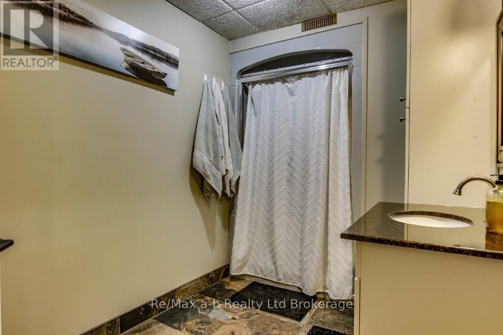 27 Amber Drive, Thames Centre, Ontario  N0L 1G1 - Photo 24 - X12134957