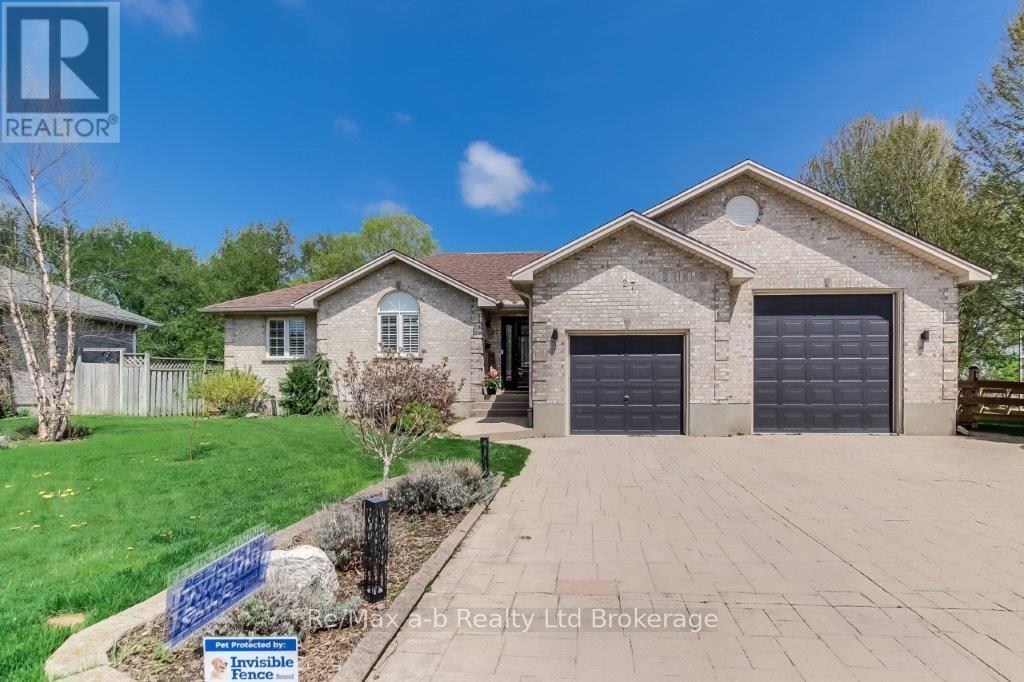 27 Amber Drive, Thames Centre, Ontario  N0L 1G1 - Photo 1 - X12134957