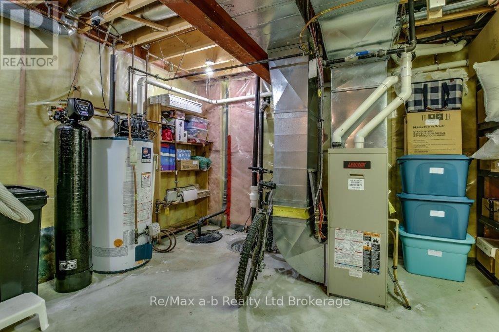 27 Amber Drive, Thames Centre, Ontario N0L 1G1 - Photo 23 - X12134957