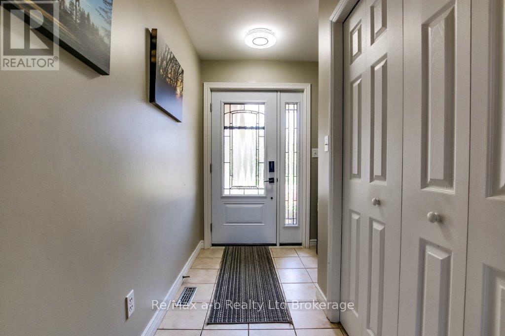 27 Amber Drive, Thames Centre, Ontario  N0L 1G1 - Photo 3 - X12134957