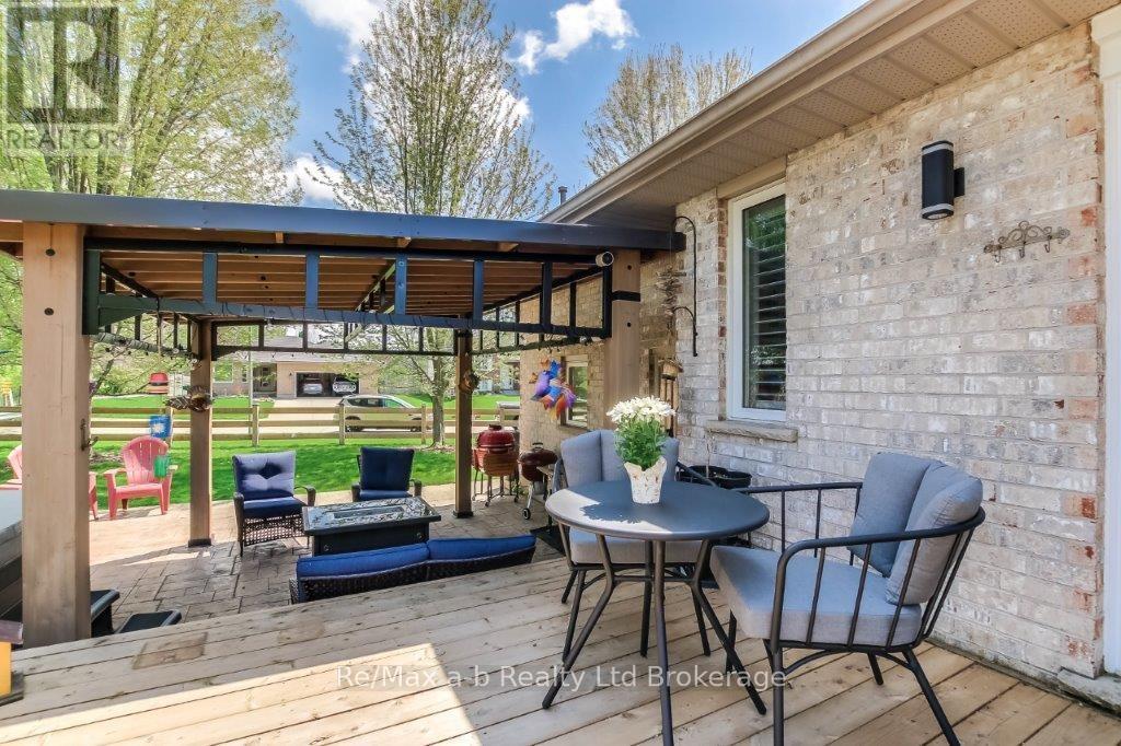 27 Amber Drive, Thames Centre, Ontario  N0L 1G1 - Photo 39 - X12134957