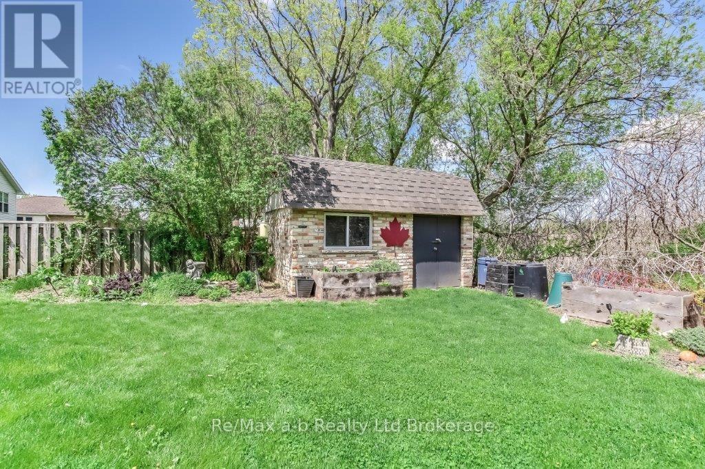 27 Amber Drive, Thames Centre, Ontario  N0L 1G1 - Photo 37 - X12134957
