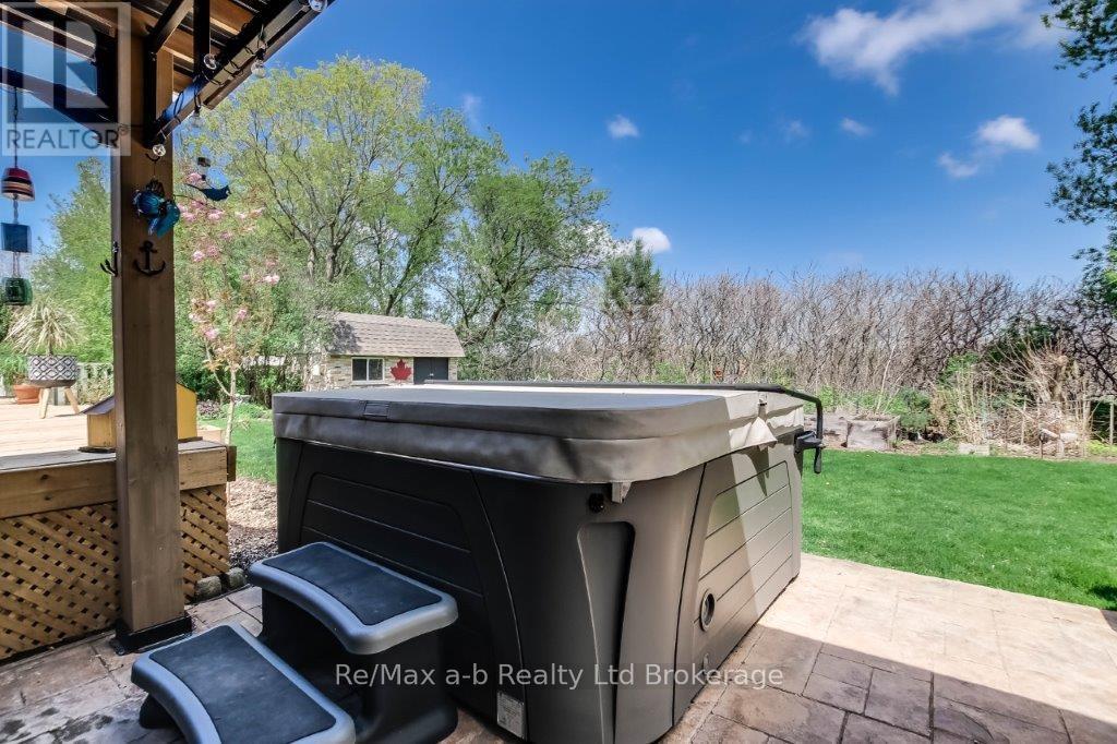 27 Amber Drive, Thames Centre, Ontario  N0L 1G1 - Photo 33 - X12134957