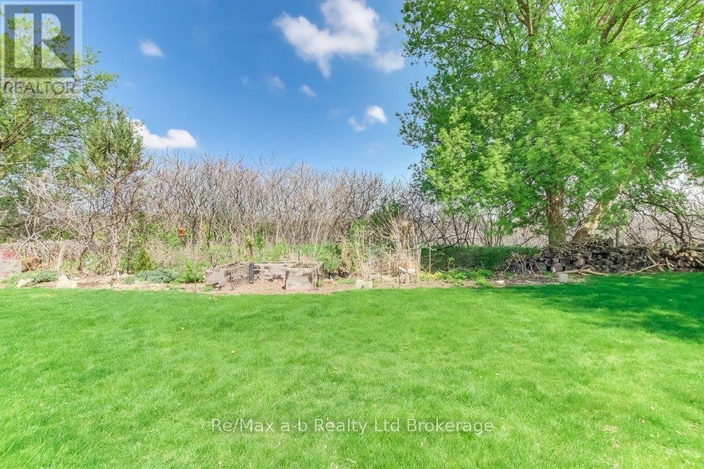 27 Amber Drive, Thames Centre, Ontario  N0L 1G1 - Photo 32 - X12134957
