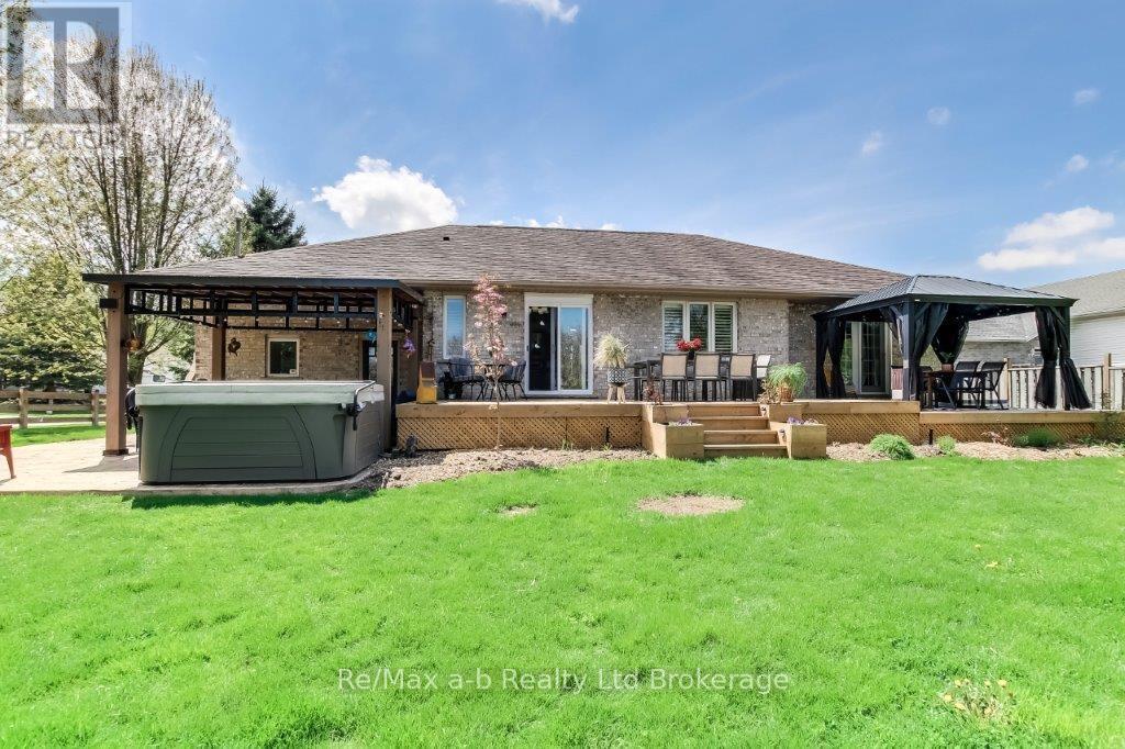 27 Amber Drive, Thames Centre, Ontario  N0L 1G1 - Photo 36 - X12134957