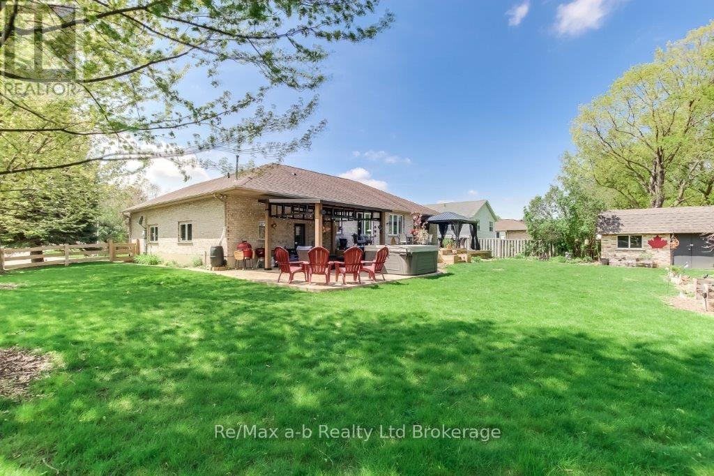 27 Amber Drive, Thames Centre, Ontario  N0L 1G1 - Photo 34 - X12134957