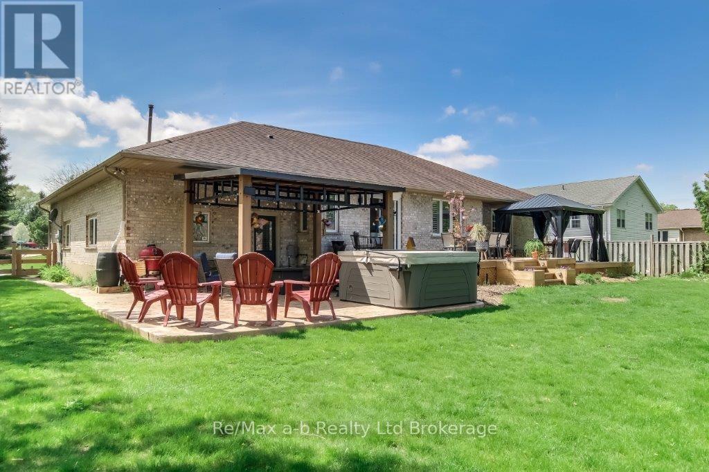 27 Amber Drive, Thames Centre, Ontario  N0L 1G1 - Photo 35 - X12134957