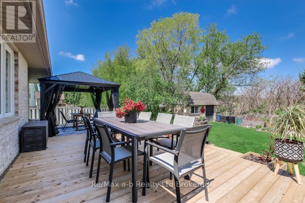 27 Amber Drive, Thames Centre, Ontario  N0L 1G1 - Photo 40 - X12134957