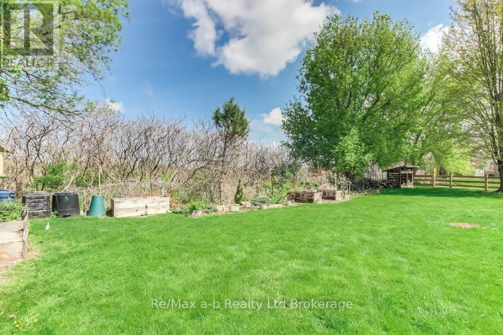 27 Amber Drive, Thames Centre, Ontario  N0L 1G1 - Photo 38 - X12134957