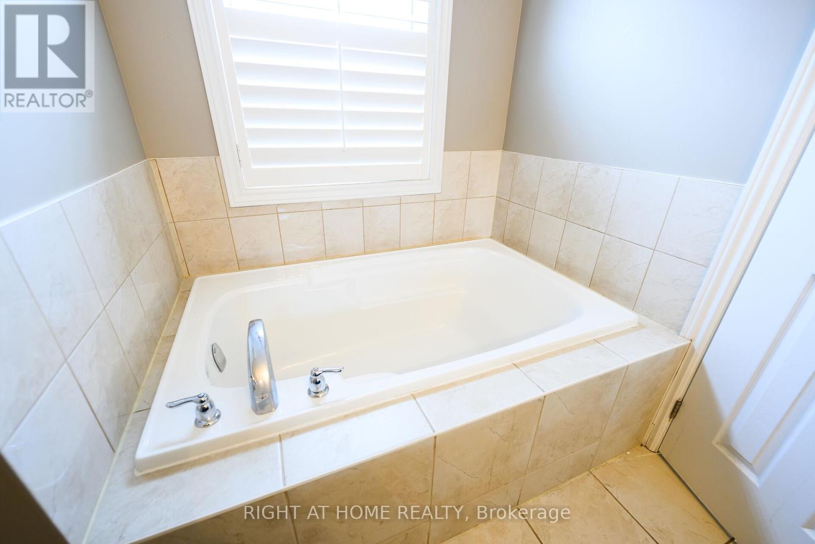 1445 Laurier Avenue, Milton, Ontario  L9T 8T4 - Photo 26 - W12177362
