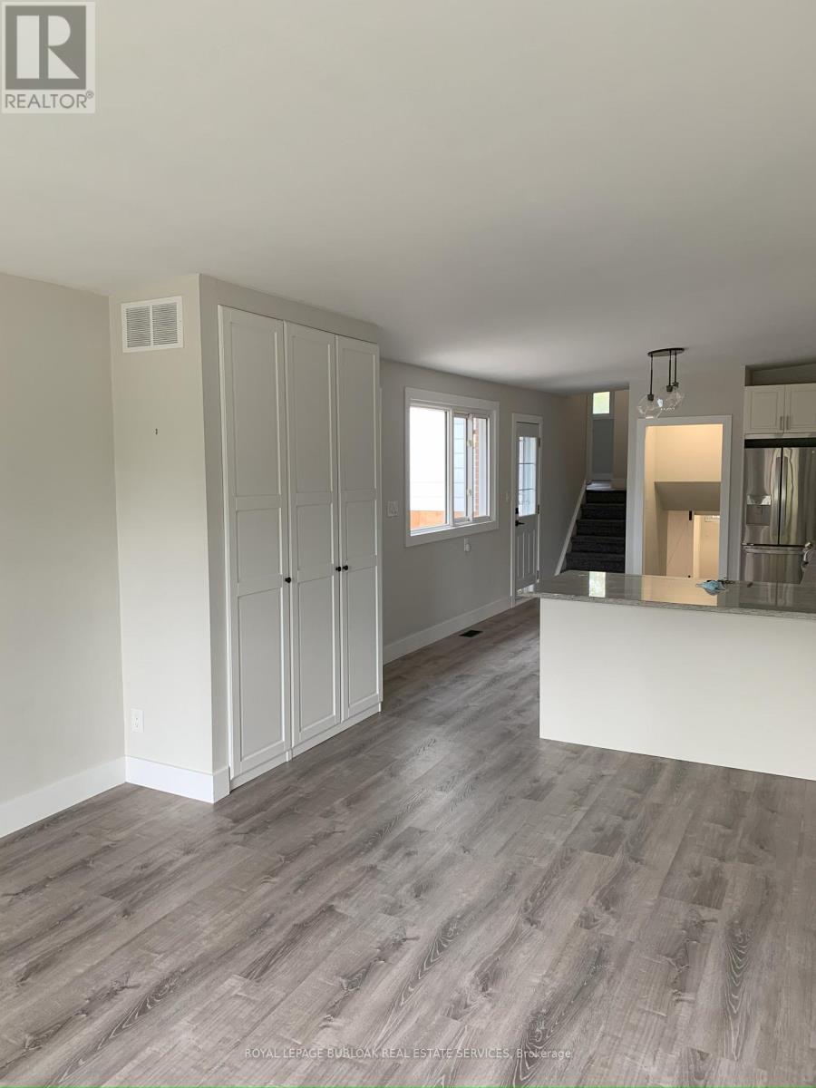 1135 Tavistock Drive, Burlington, Ontario  L7P 2N3 - Photo 7 - W12154400