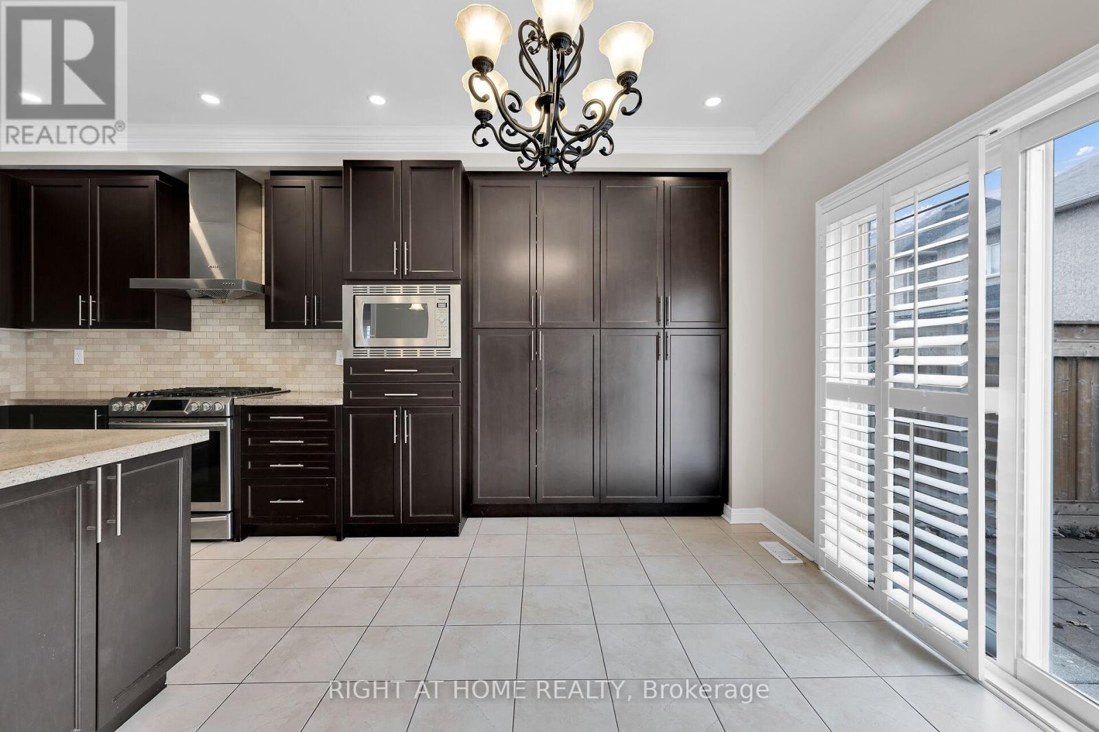 1445 Laurier Avenue, Milton, Ontario  L9T 8T4 - Photo 9 - W12177362