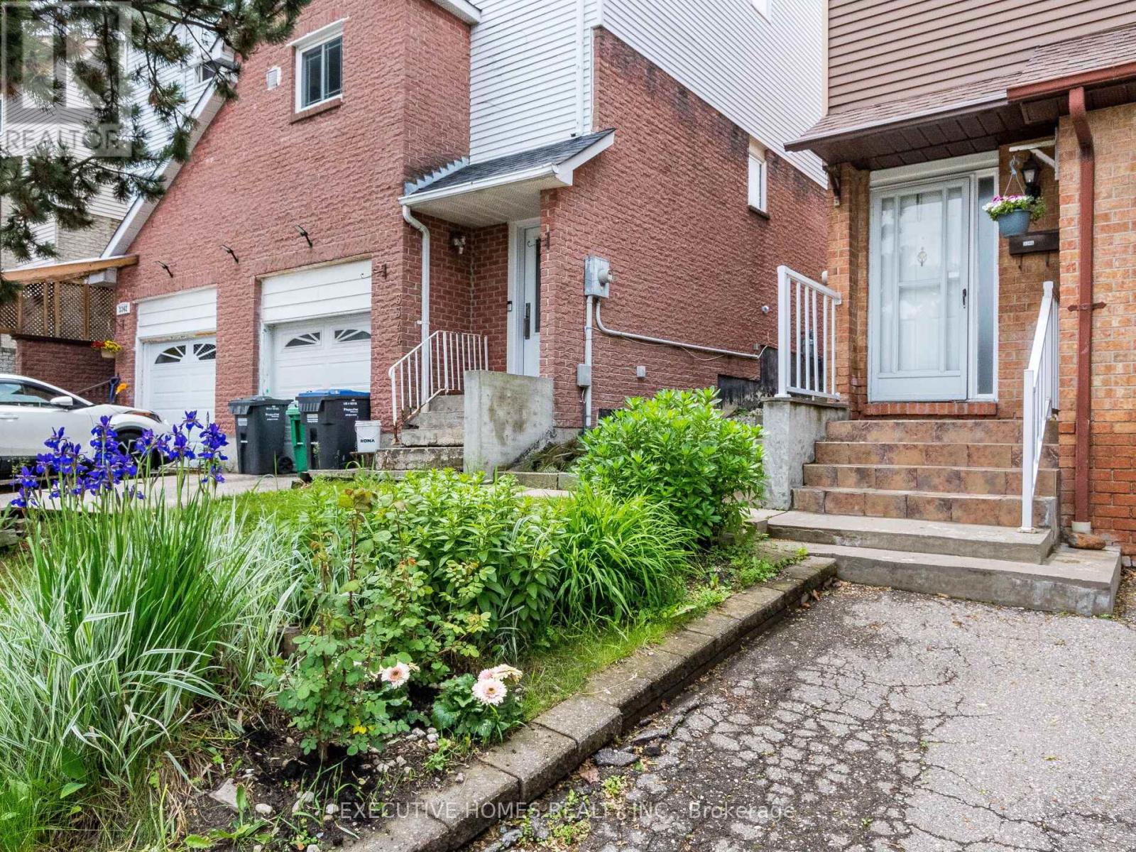 3346 Burdock Place, Mississauga, Ontario  L5A 4B7 - Photo 3 - W12201307