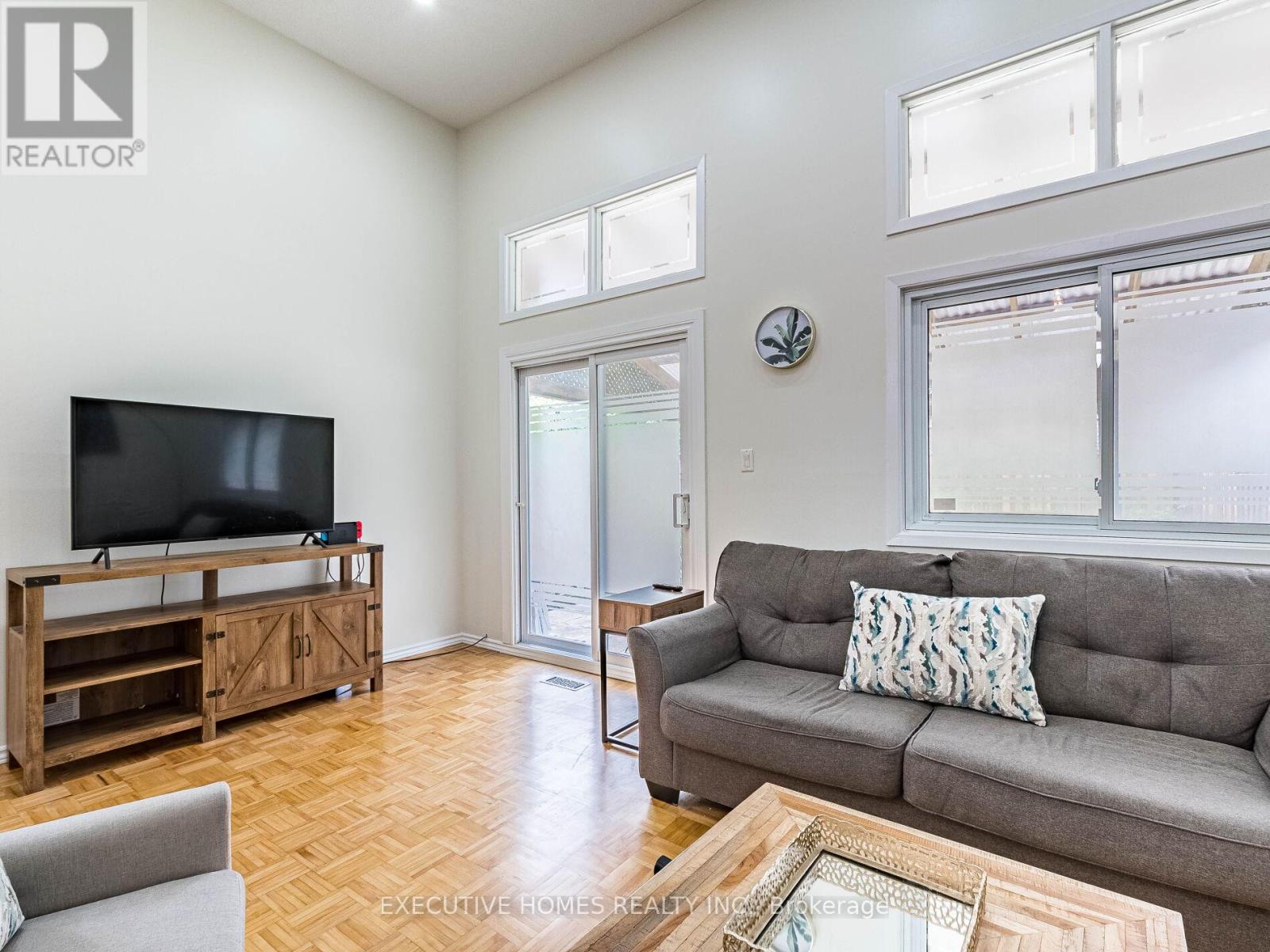 3346 Burdock Place, Mississauga, Ontario  L5A 4B7 - Photo 9 - W12201307