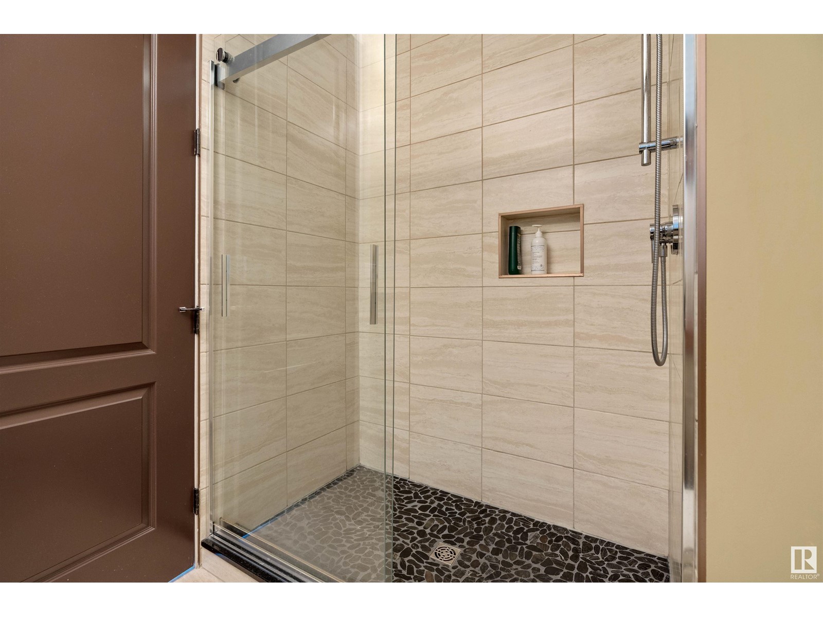 Property at 116 WINDERMERE CR NW image 2