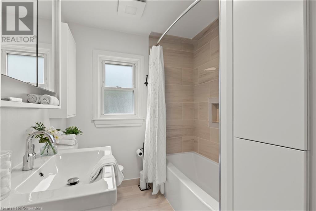 316 East 43rd Street, Hamilton, Ontario  L8T 3C7 - Photo 14 - 40737256